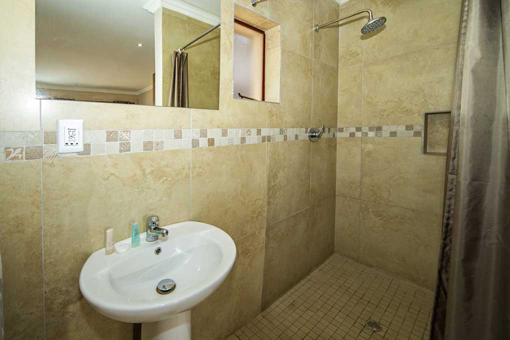 Standard shower room and toilet